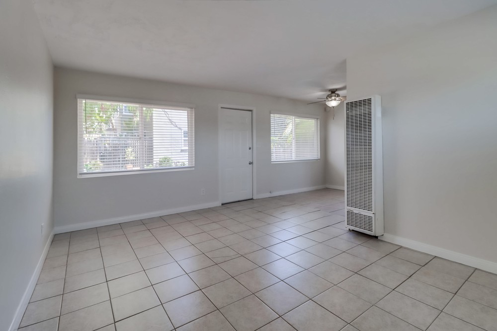 Virtual tour photo 12 of 25 for 4528 1/2 Ohio St