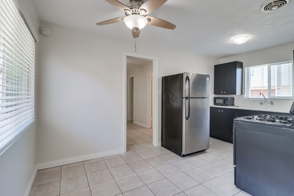 Virtual tour photo 13 of 25 for 4528 1/2 Ohio St