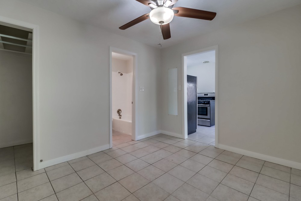 Virtual tour photo 20 of 25 for 4528 1/2 Ohio St