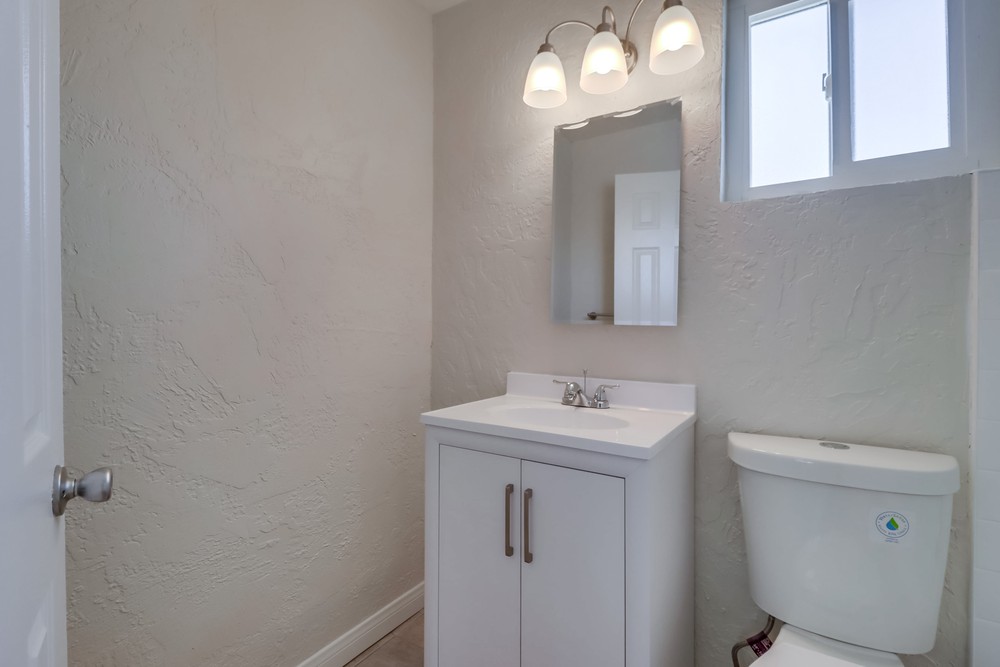 Virtual tour photo 23 of 25 for 4528 1/2 Ohio St