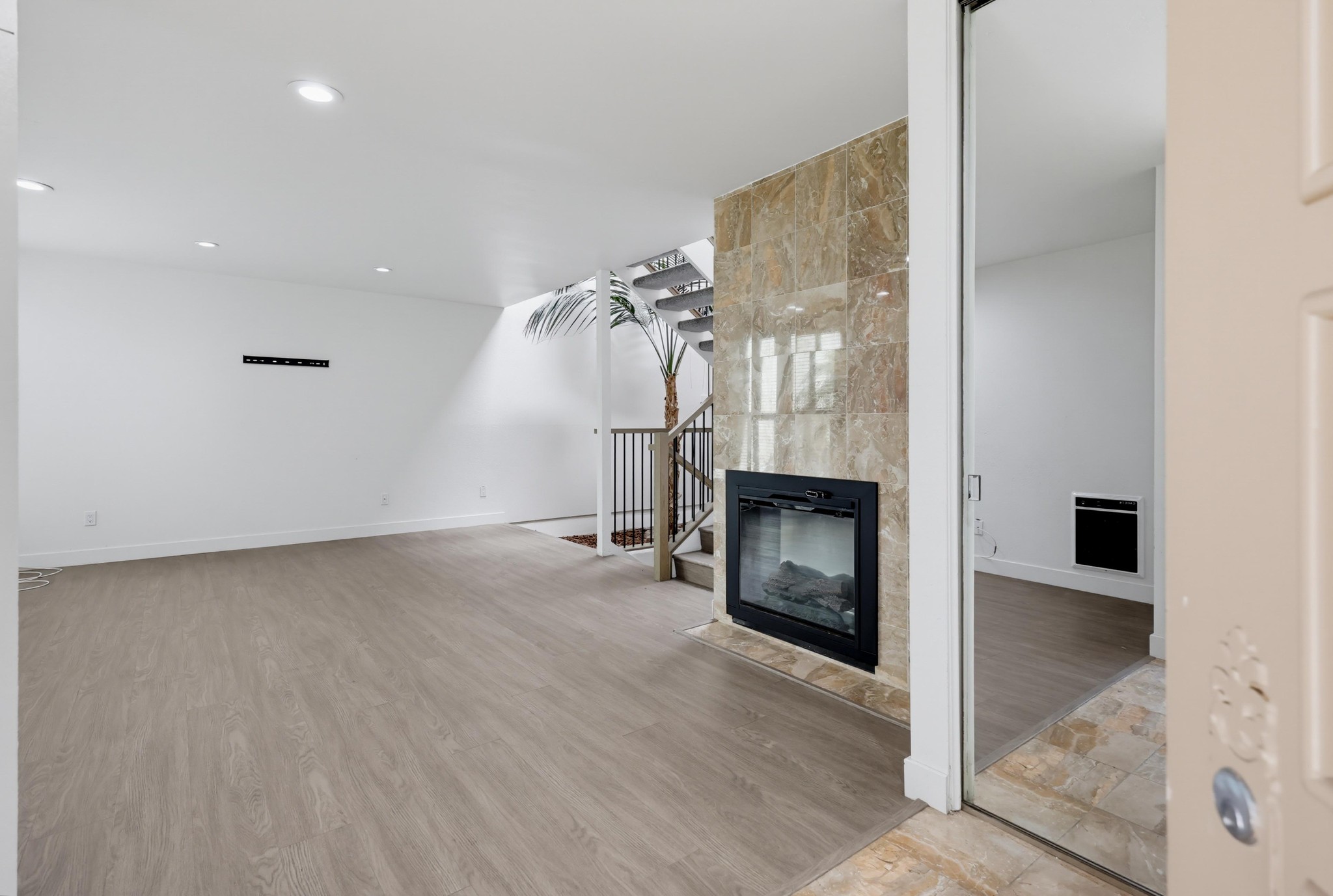 Virtual tour photo 9 of 88 for 453 S Sierra Ave Unit 164