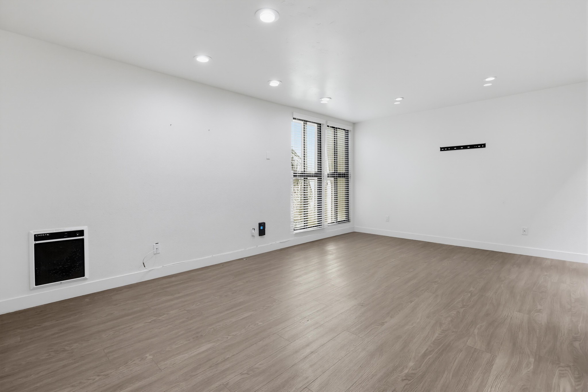 Virtual tour photo 12 of 88 for 453 S Sierra Ave Unit 164