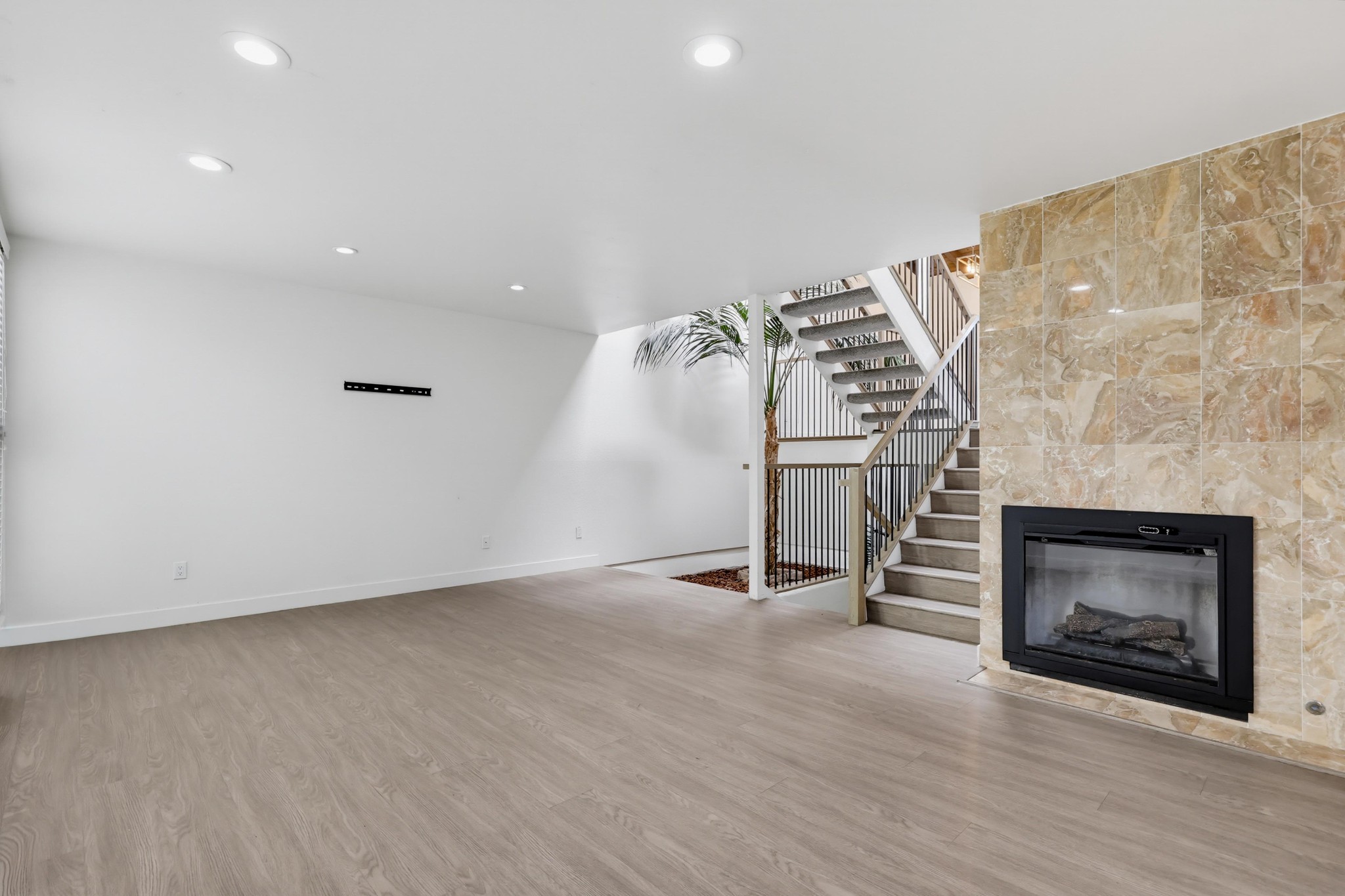 Virtual tour photo 13 of 88 for 453 S Sierra Ave Unit 164