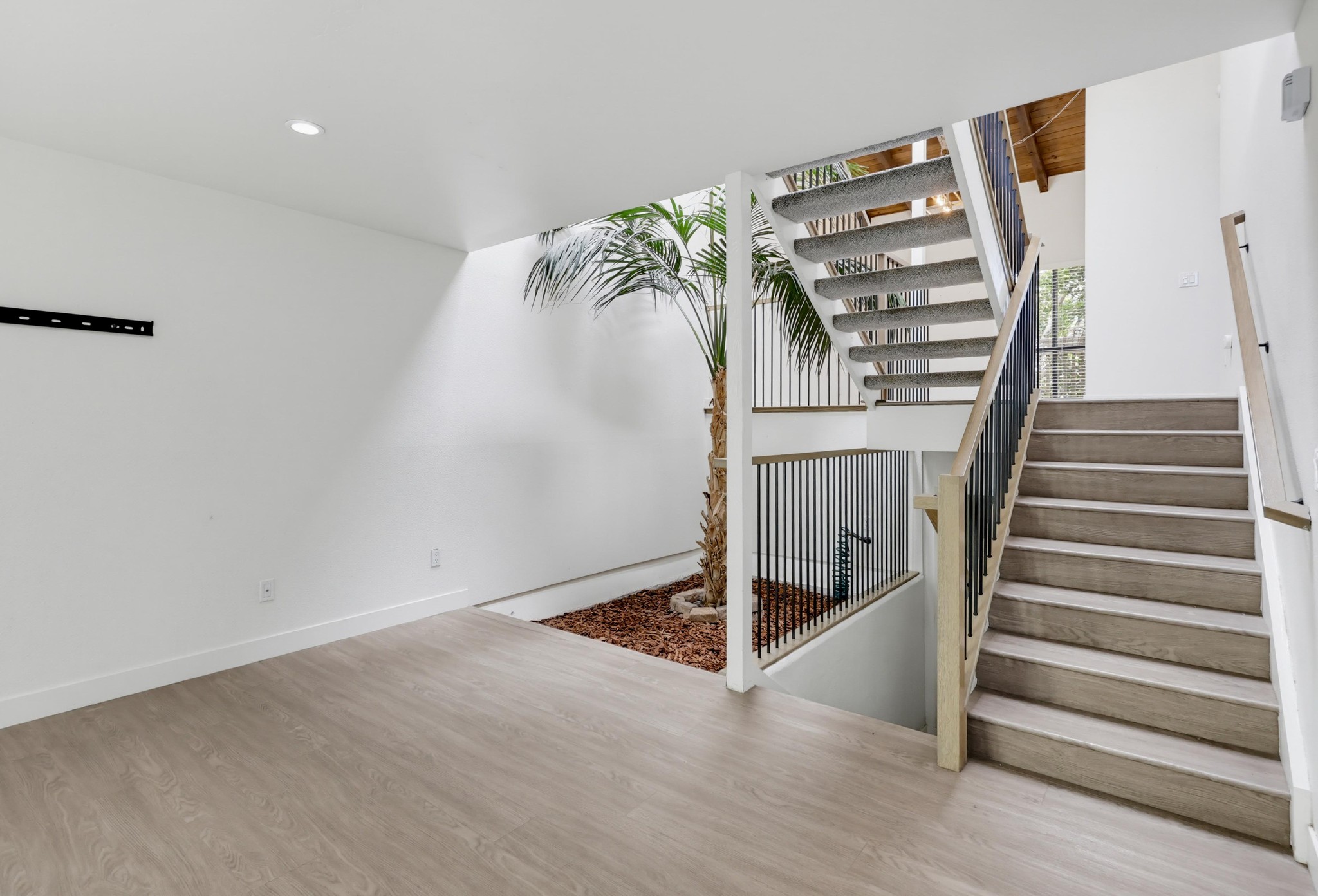 Virtual tour photo 14 of 88 for 453 S Sierra Ave Unit 164