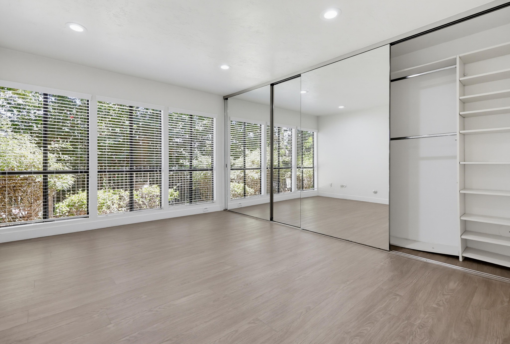 Virtual tour photo 56 of 88 for 453 S Sierra Ave Unit 164