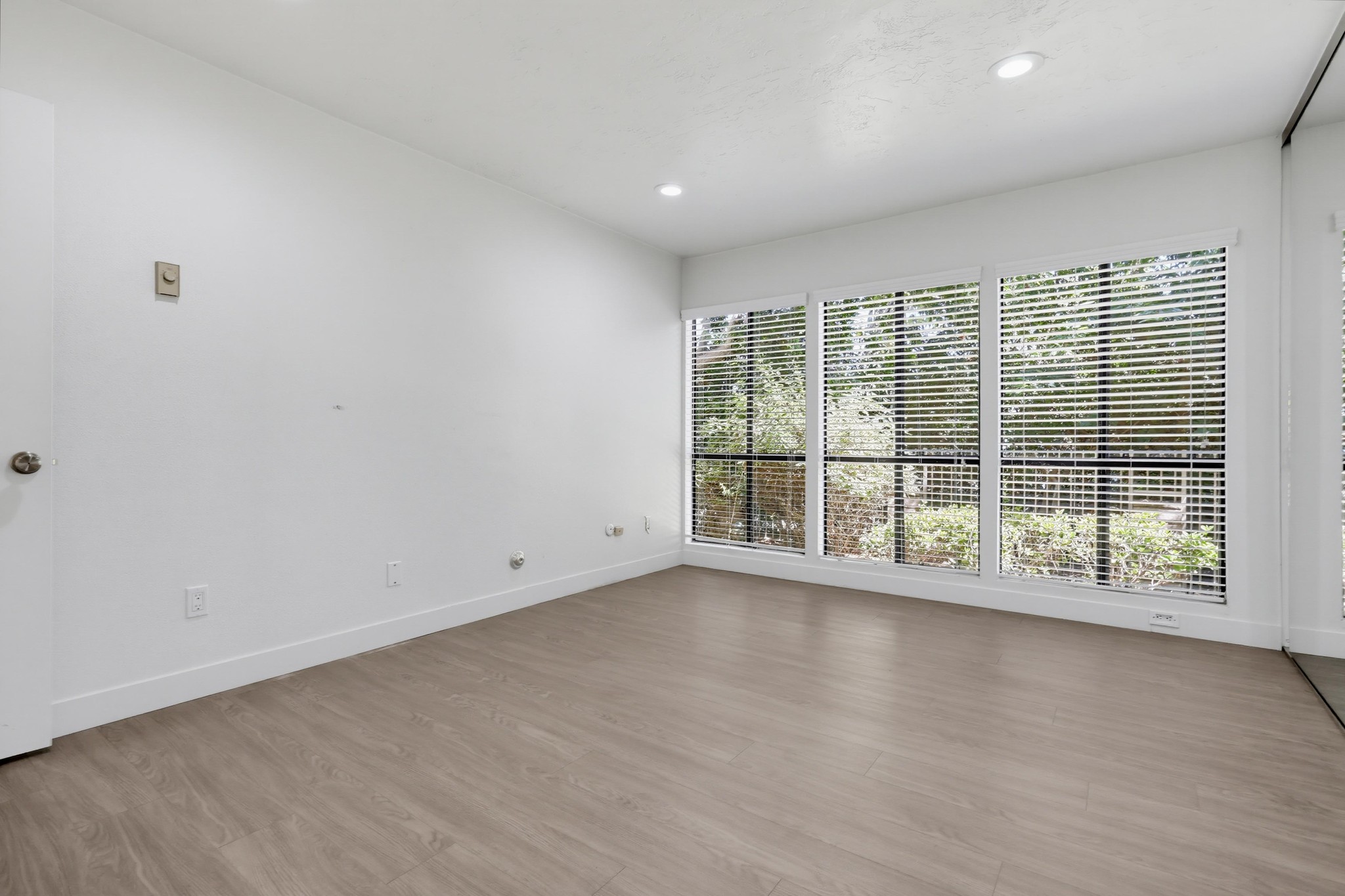 Virtual tour photo 57 of 88 for 453 S Sierra Ave Unit 164