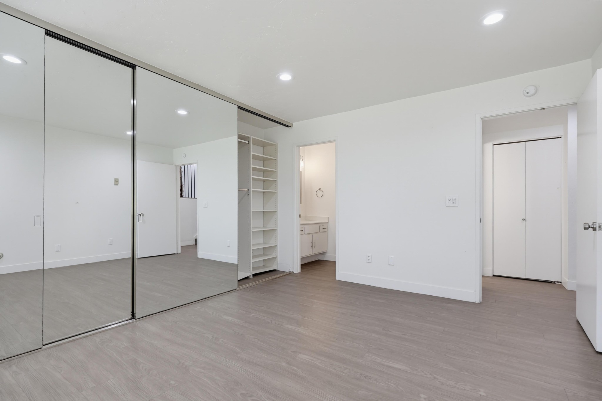 Virtual tour photo 58 of 88 for 453 S Sierra Ave Unit 164