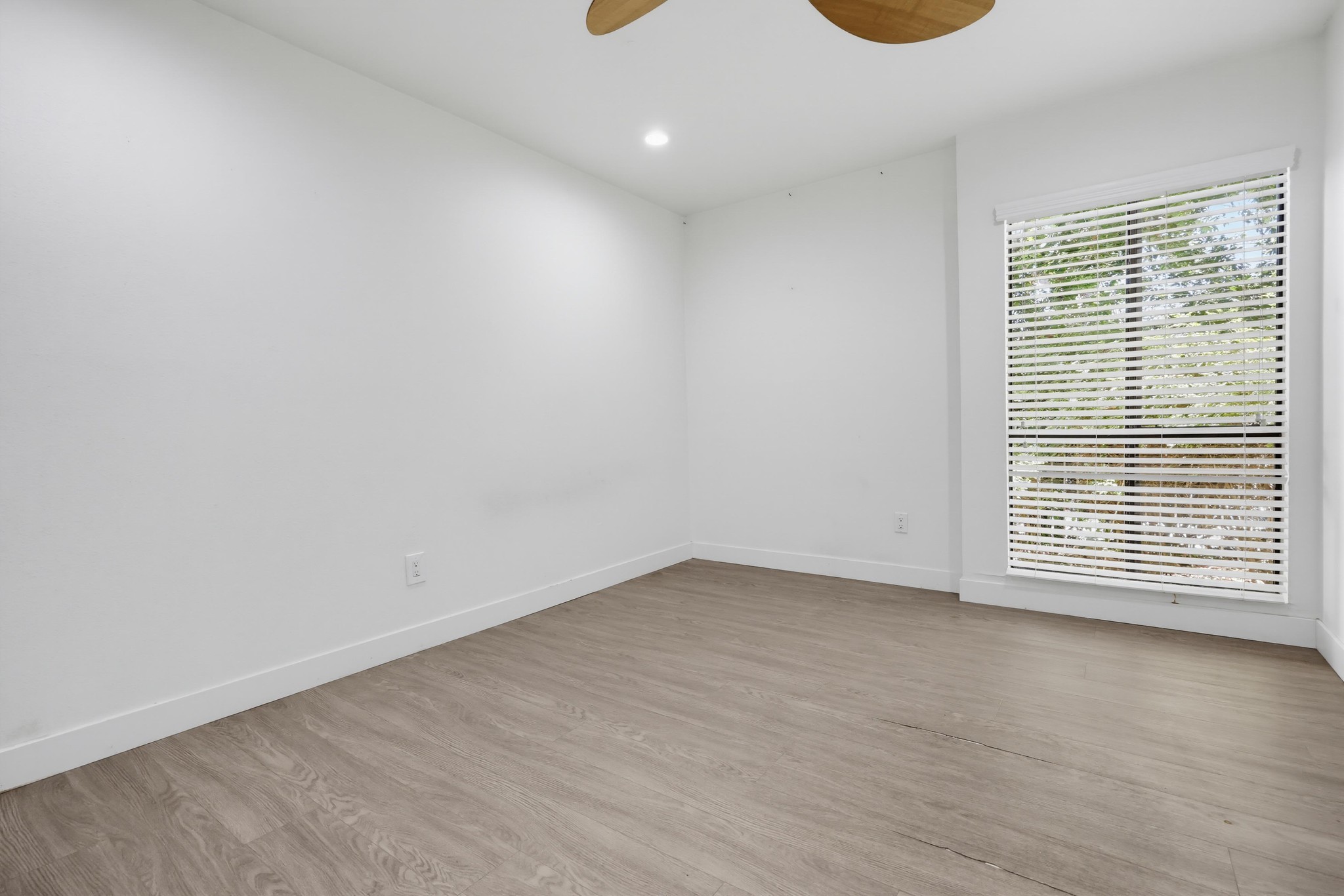 Virtual tour photo 65 of 88 for 453 S Sierra Ave Unit 164