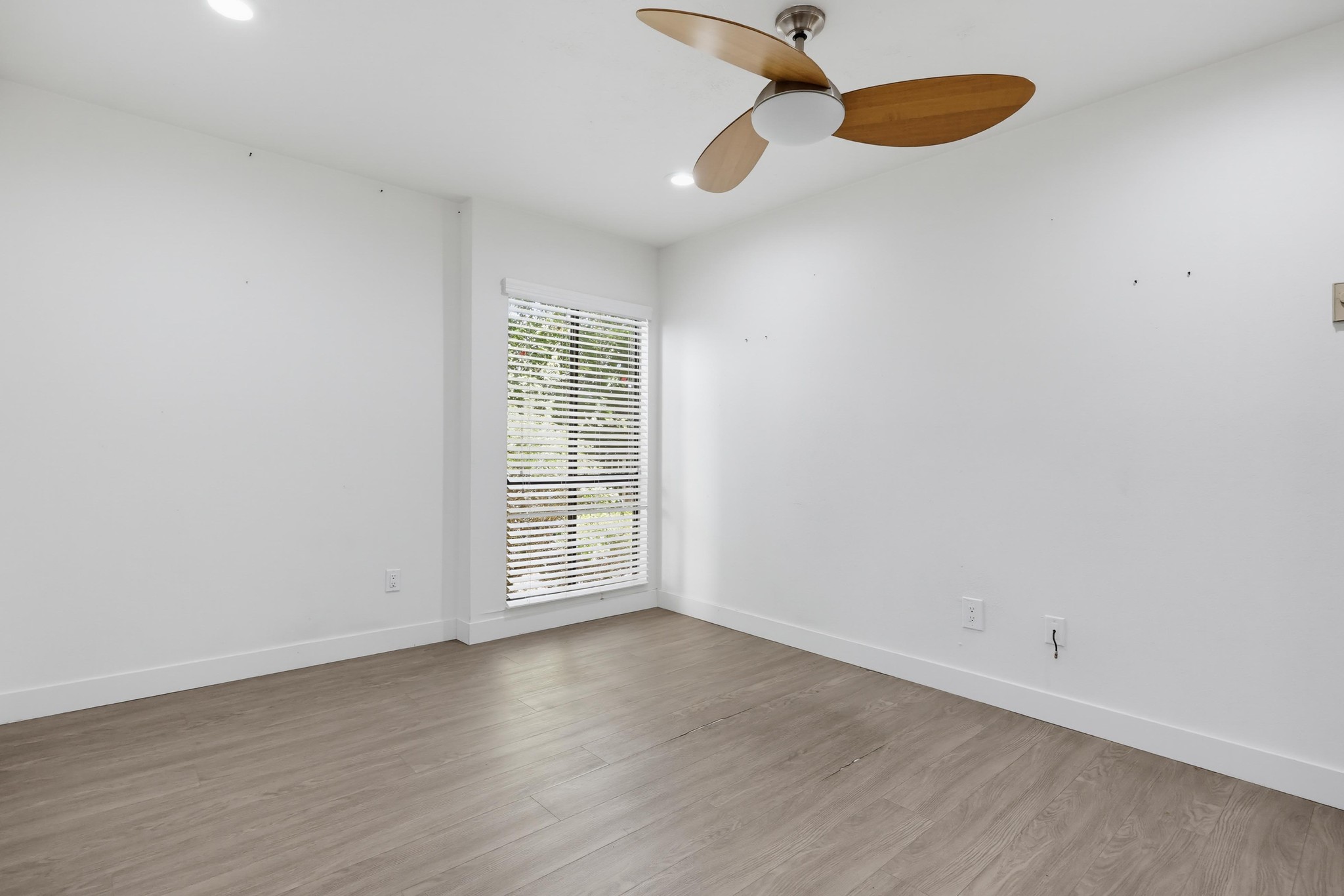 Virtual tour photo 66 of 88 for 453 S Sierra Ave Unit 164