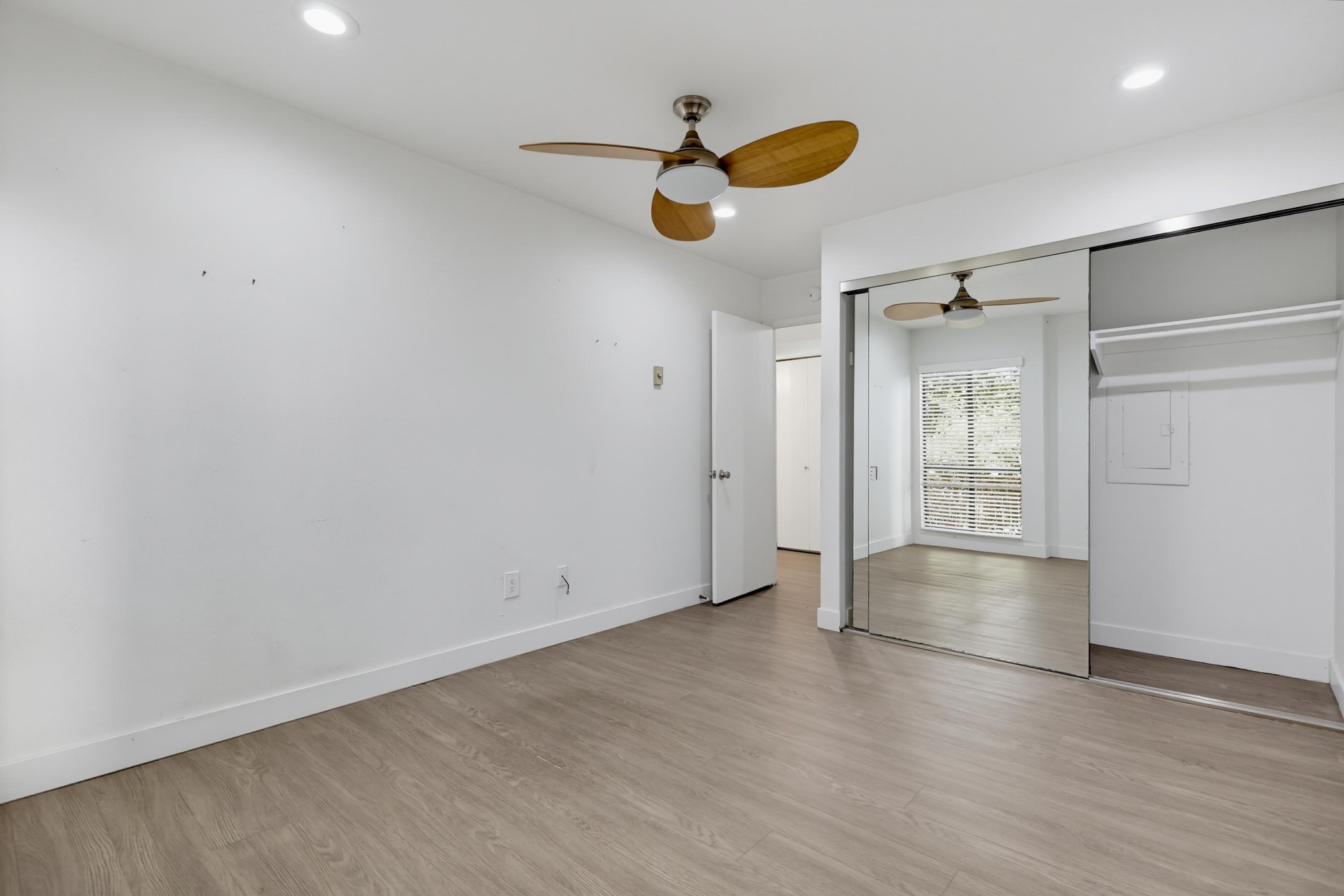 Virtual tour photo 67 of 88 for 453 S Sierra Ave Unit 164
