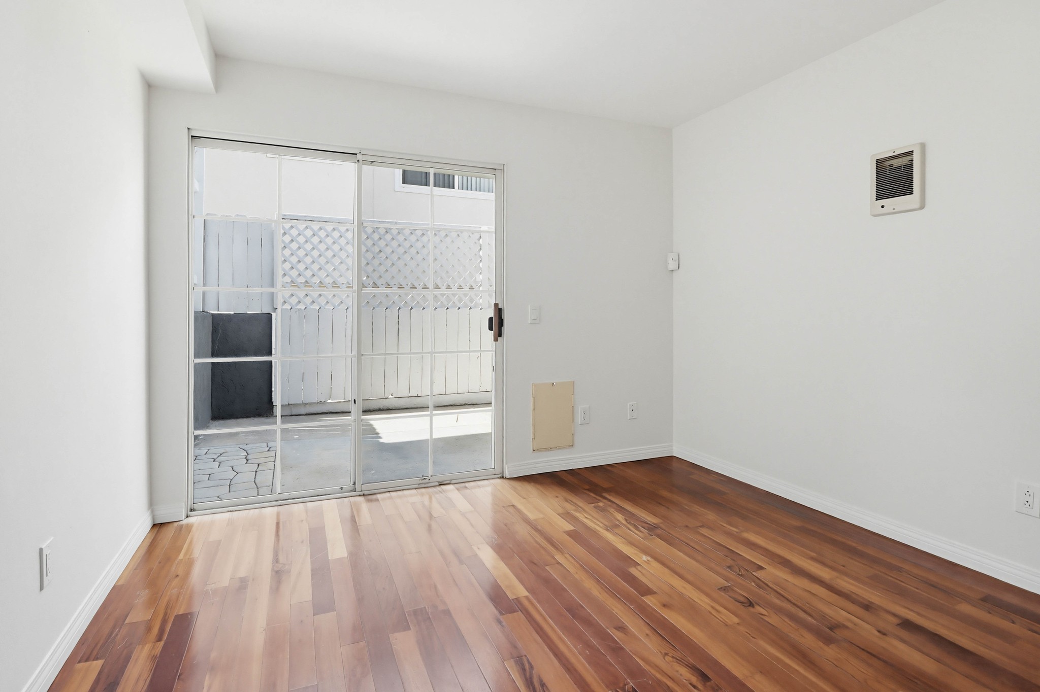 Virtual tour photo 9 of 43 for 4536 Arizona St