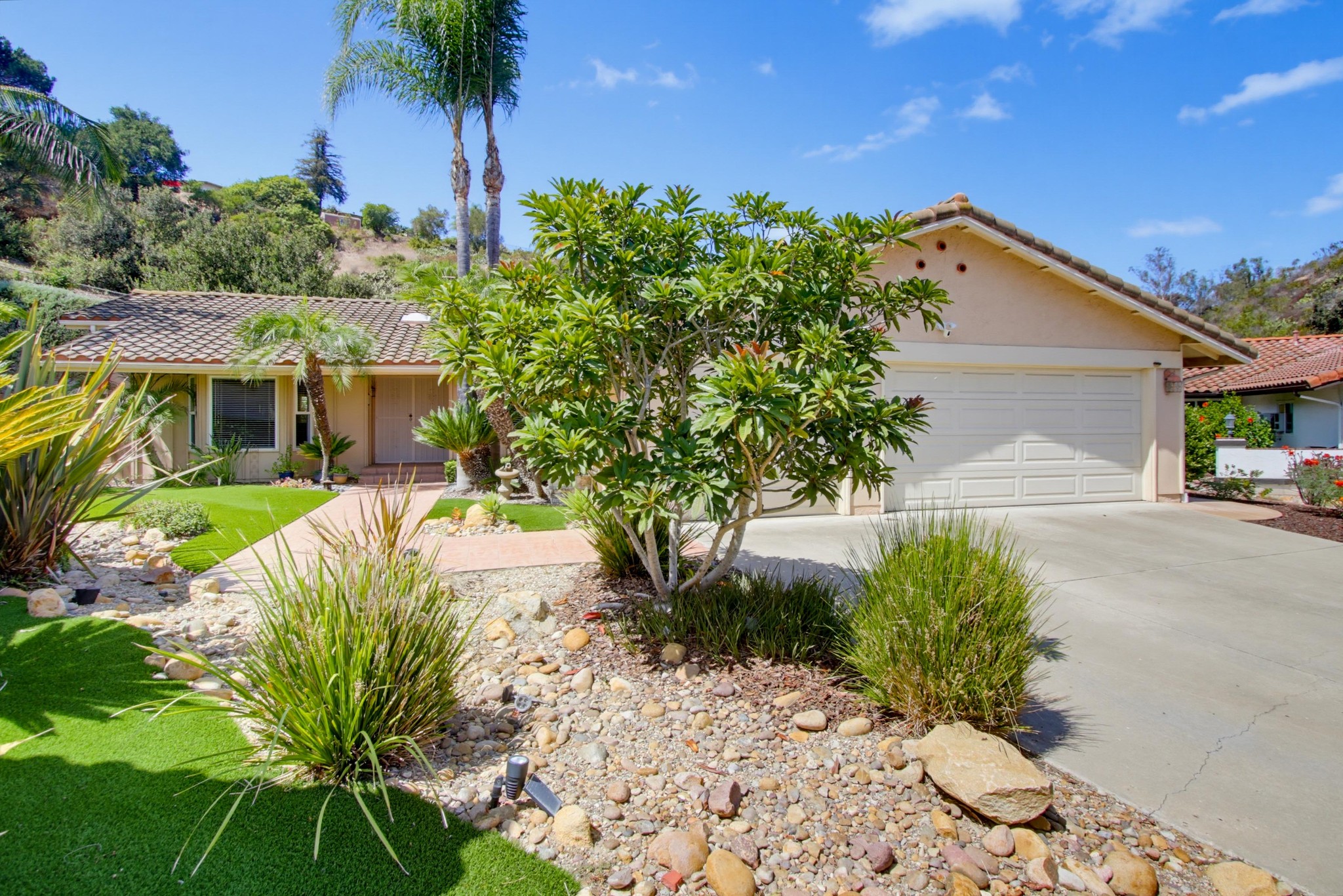 Virtual tour photo 1 of 93 for 454 Goulburn Ct