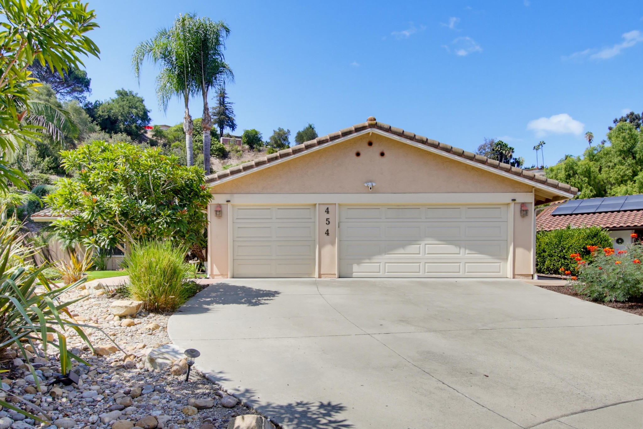 Virtual tour photo 4 of 93 for 454 Goulburn Ct
