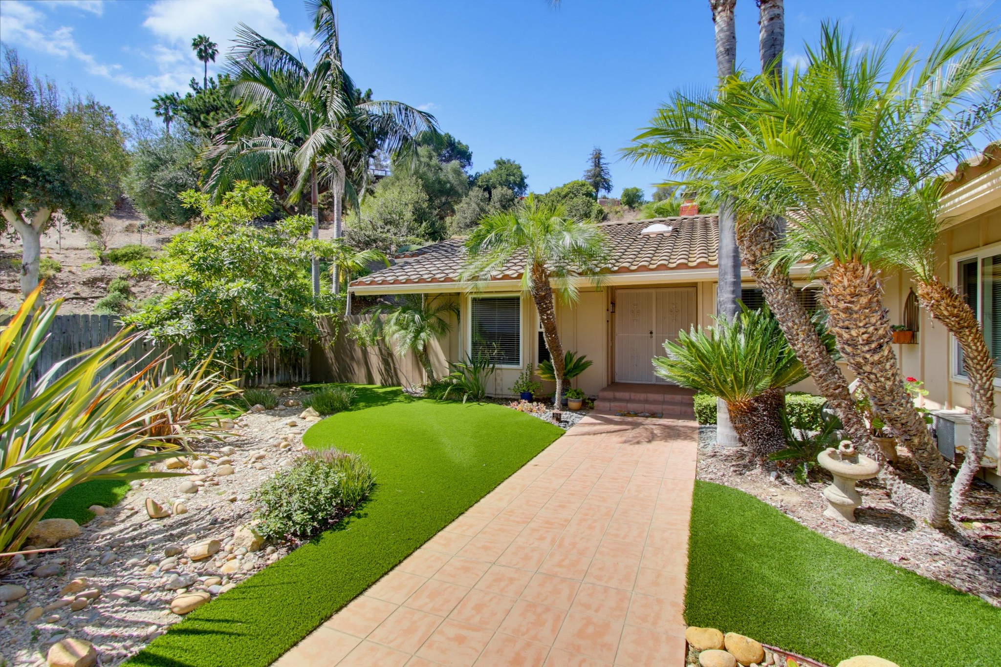 Virtual tour photo 6 of 93 for 454 Goulburn Ct