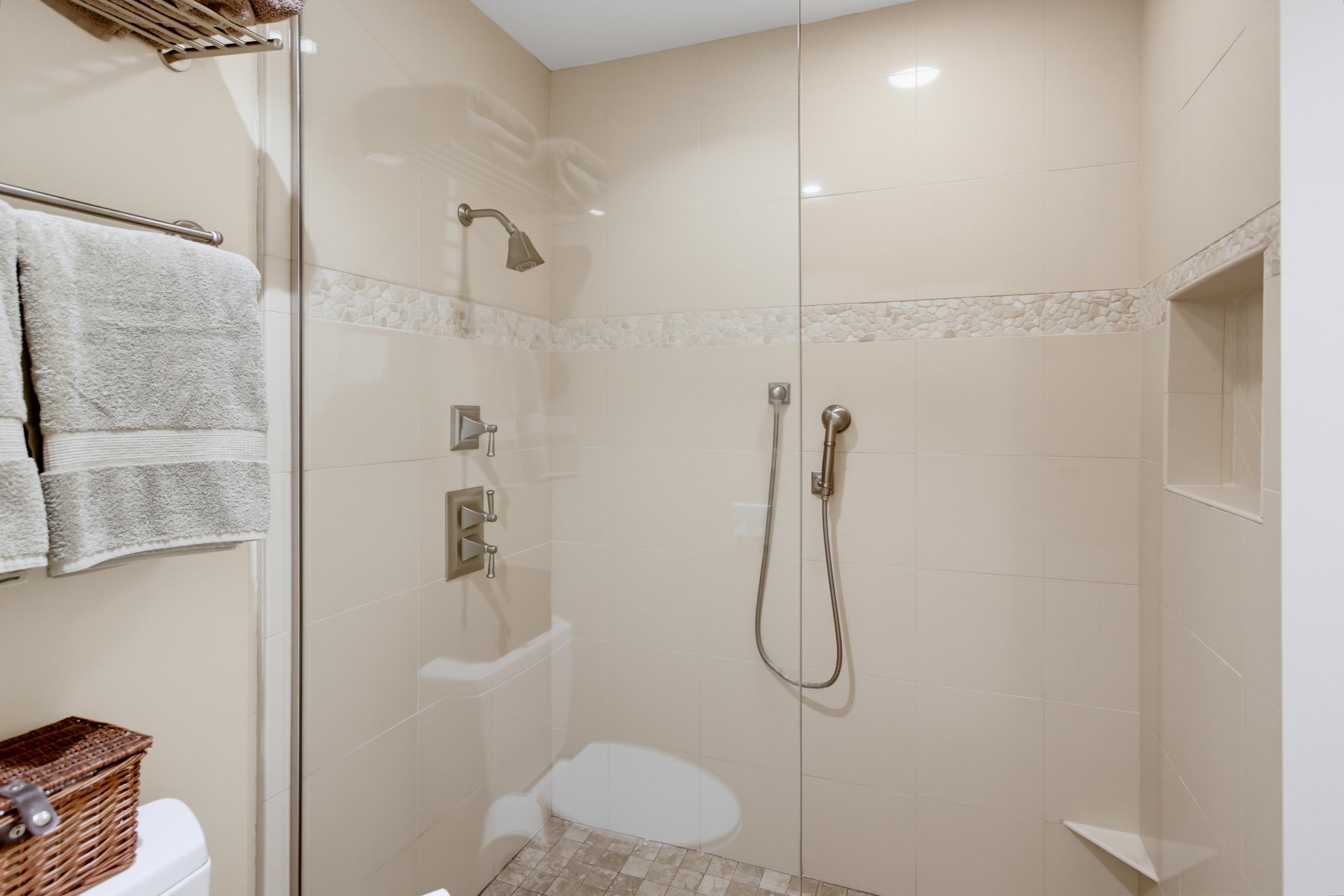 Virtual tour photo 41 of 93 for 454 Goulburn Ct