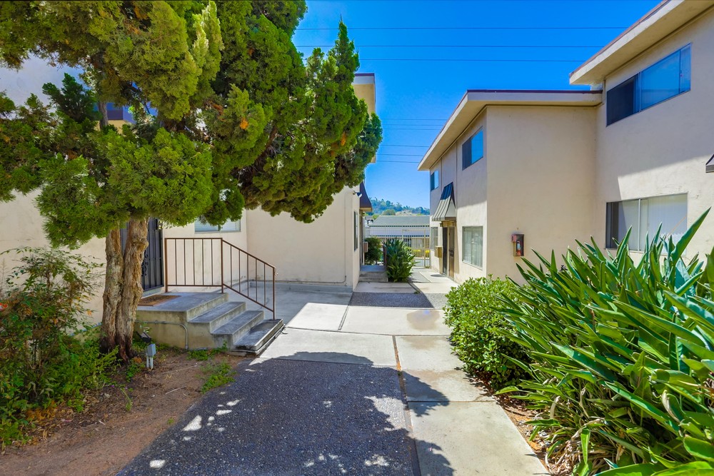 Virtual tour photo 1 of 24 for 4540 Vandever Ave APT 11