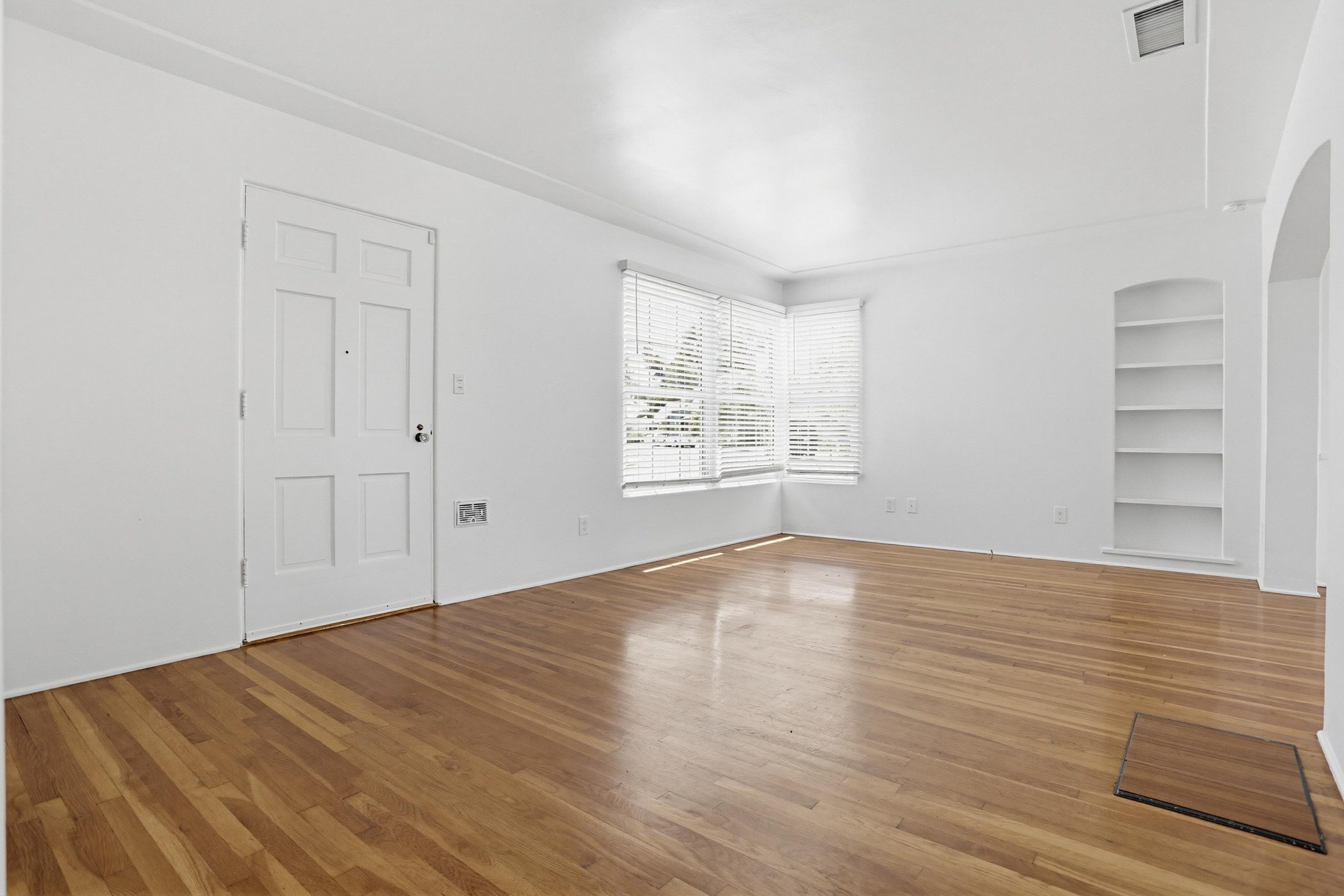 Virtual tour photo 9 of 39 for 4548 Max Dr
