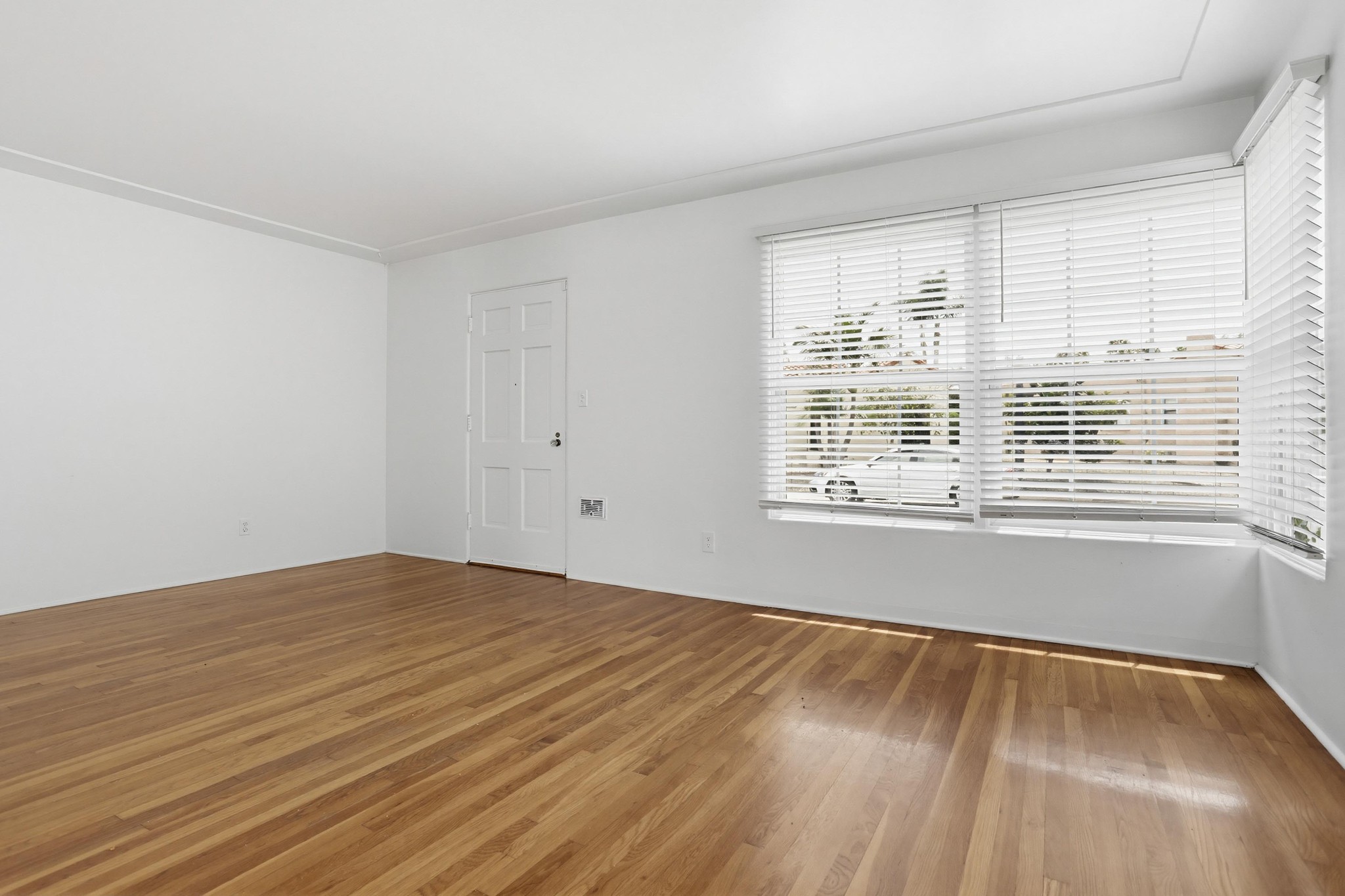 Virtual tour photo 10 of 39 for 4548 Max Dr