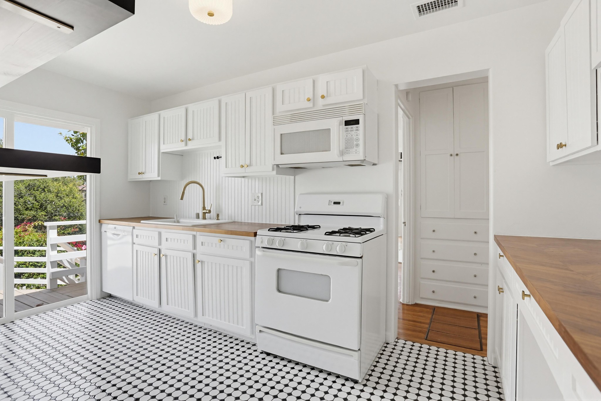 Virtual tour photo 16 of 39 for 4548 Max Dr