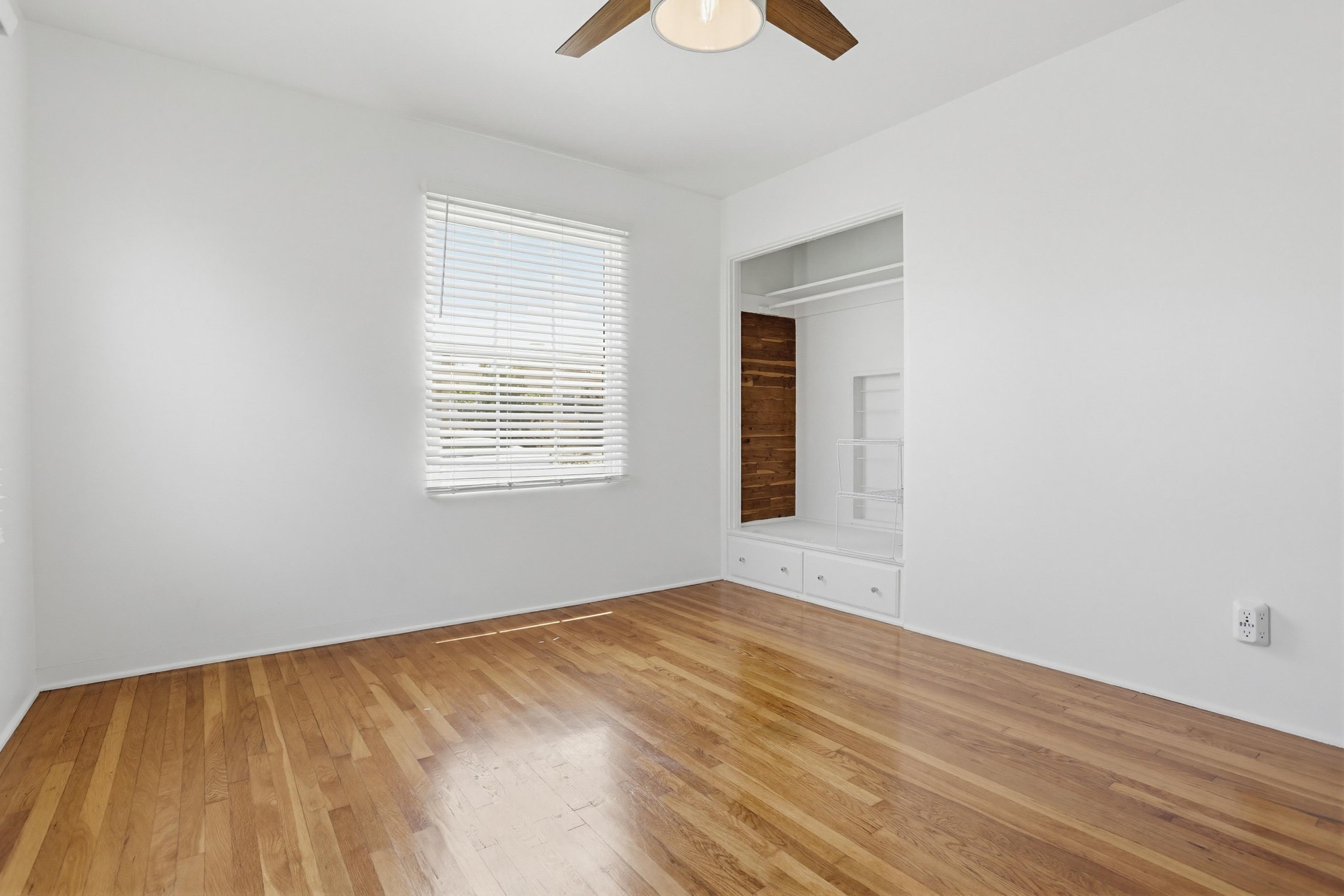 Virtual tour photo 21 of 39 for 4548 Max Dr
