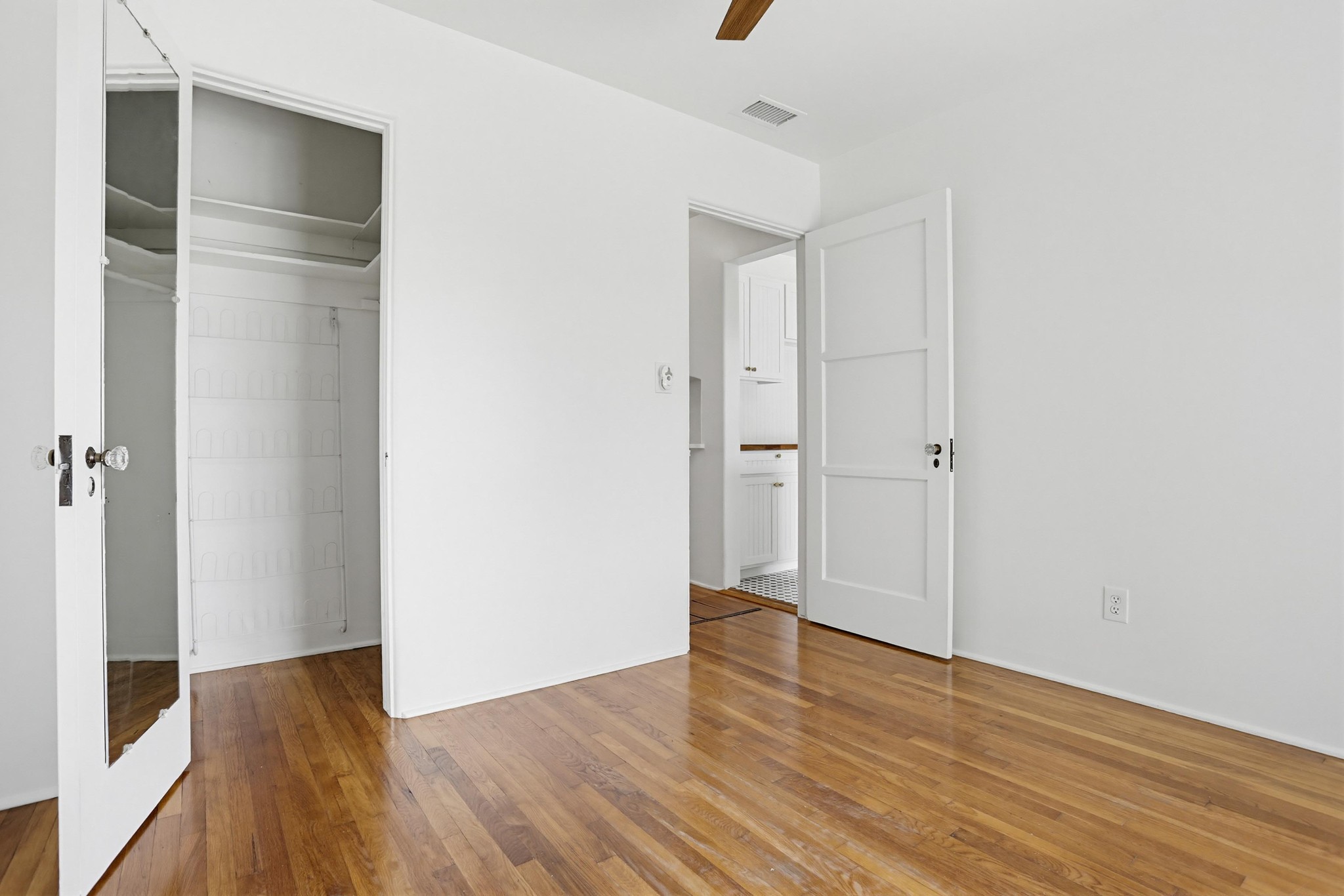 Virtual tour photo 28 of 39 for 4548 Max Dr