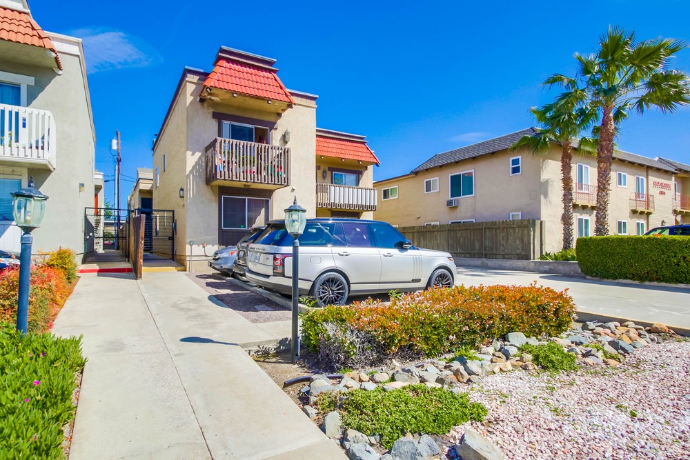 Virtual tour photo 1 of 30 for 4550 Glacier Ave