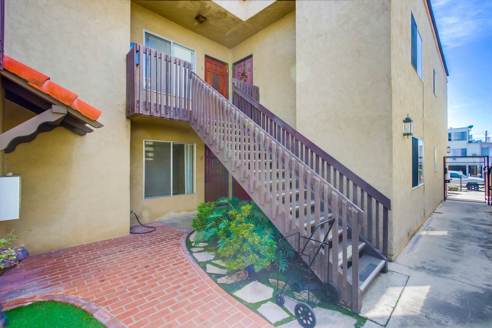 Virtual tour photo 5 of 30 for 4550 Glacier Ave
