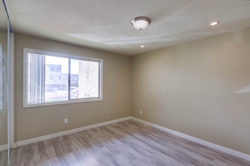 Virtual tour photo 19 of 30 for 4550 Glacier Ave