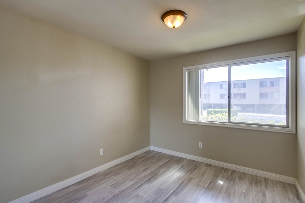 Virtual tour photo 25 of 30 for 4550 Glacier Ave