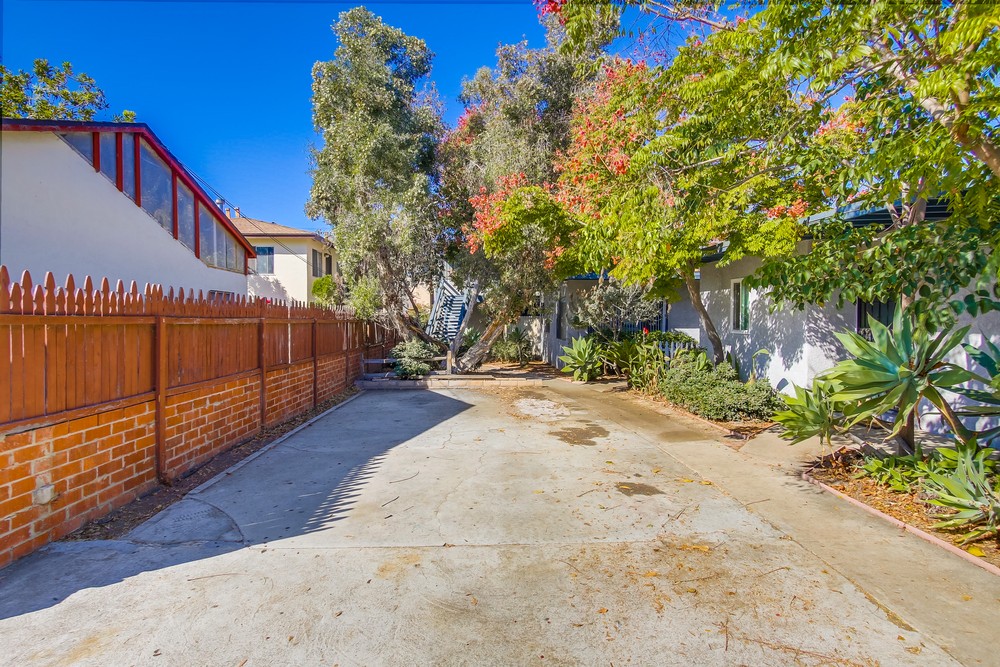 Virtual tour photo 3 of 48 for 4556 Bond St