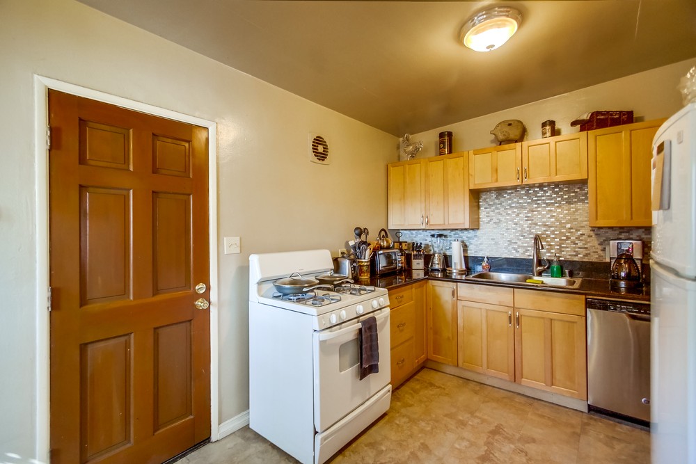 Virtual tour photo 18 of 48 for 4556 Bond St