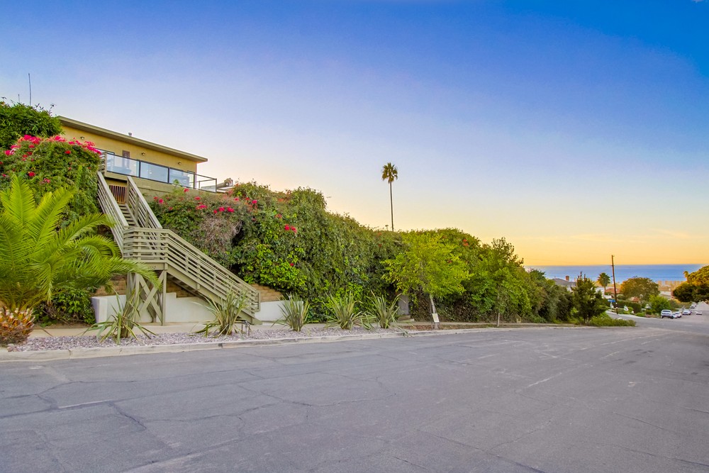 Virtual tour photo 1 of 68 for 4557 Santa Cruz Ave
