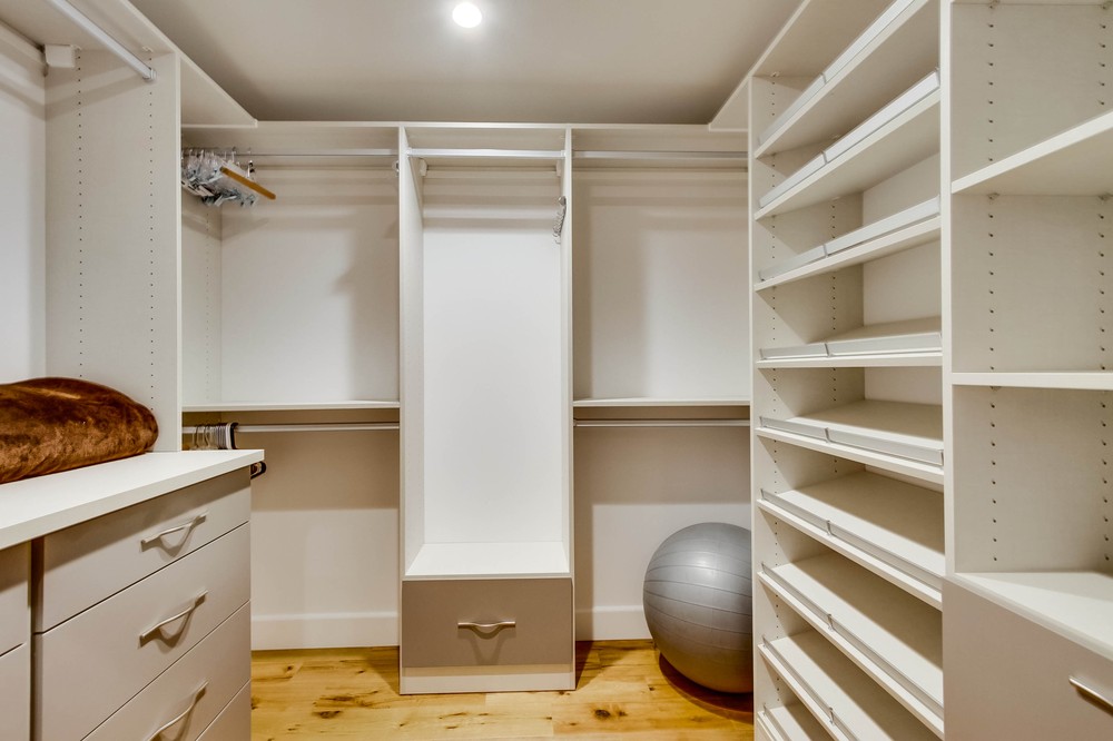 Virtual tour photo 37 of 98 for 4557 Santa Cruz Avenue