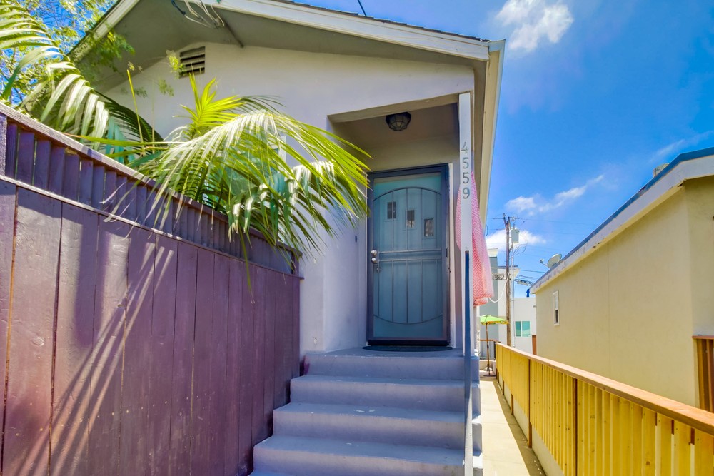 Virtual tour photo 3 of 30 for 4559 Narragansett Ave