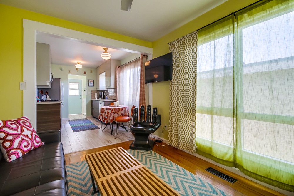 Virtual tour photo 6 of 30 for 4559 Narragansett Ave