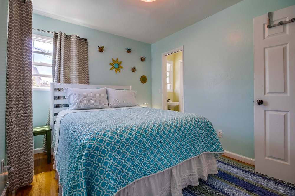 Virtual tour photo 15 of 30 for 4559 Narragansett Ave