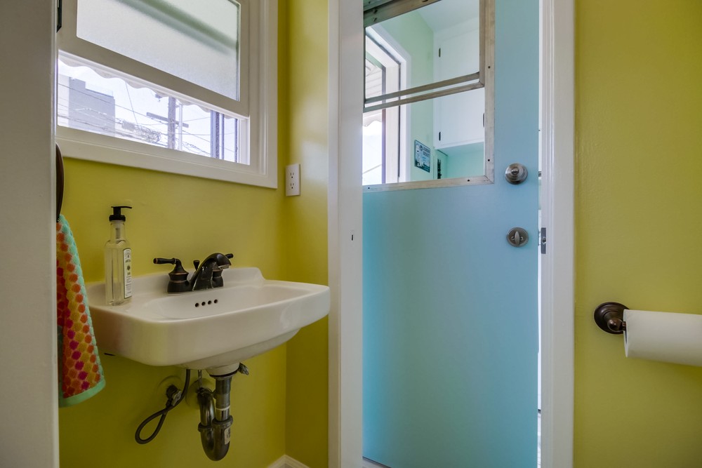 Virtual tour photo 16 of 30 for 4559 Narragansett Ave