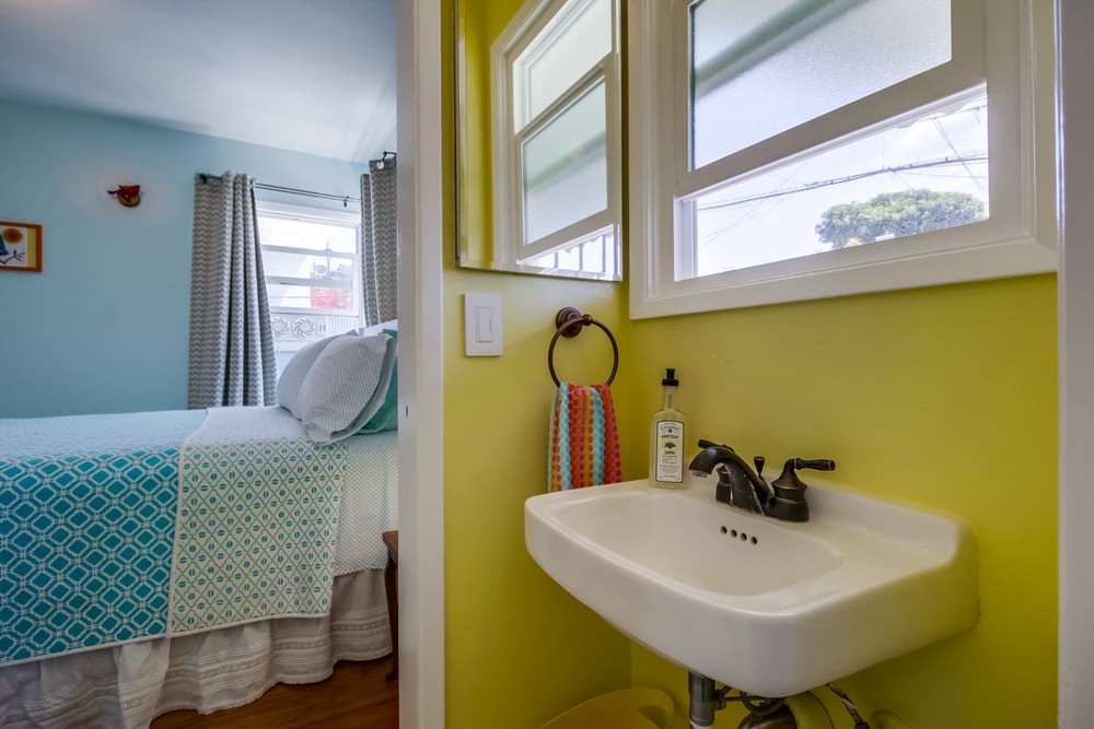 Virtual tour photo 17 of 30 for 4559 Narragansett Ave