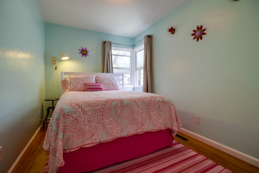 Virtual tour photo 18 of 30 for 4559 Narragansett Ave
