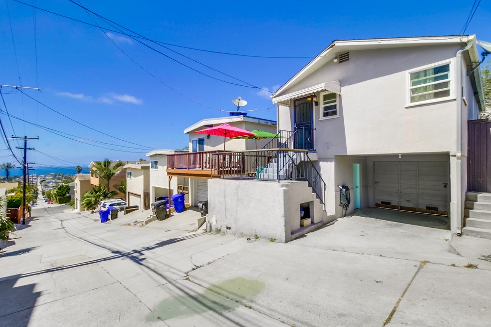 Virtual tour photo 31 of 30 for 4559 Narragansett Ave