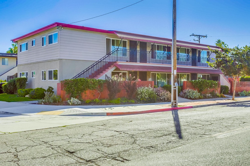 Virtual tour photo 3 of 31 for 4562 62nd St