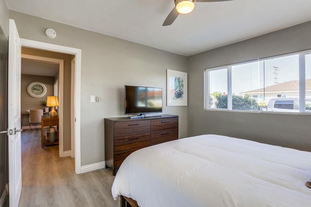 Virtual tour photo 23 of 31 for 4562 62nd St