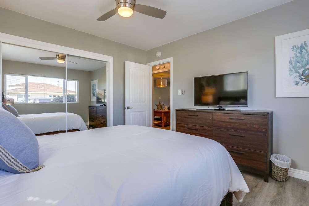Virtual tour photo 25 of 31 for 4562 62nd St