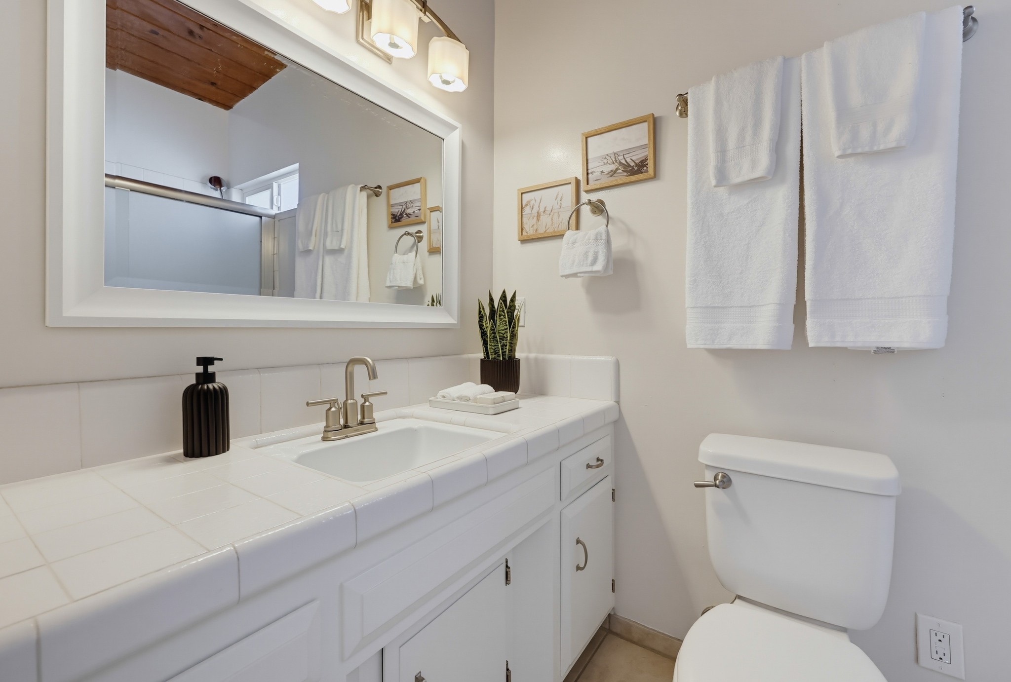 Virtual tour photo 38 of 84 for 4563 Narragansett Ave
