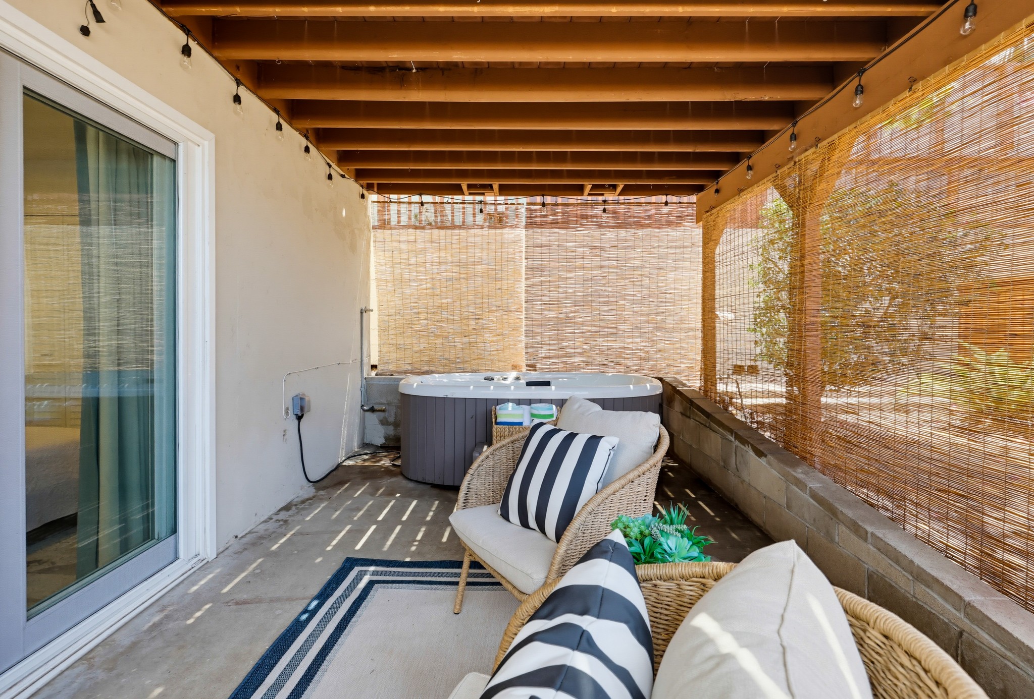 Virtual tour photo 75 of 84 for 4563 Narragansett Ave
