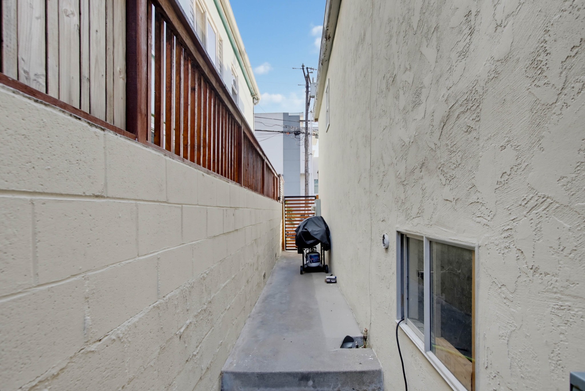 Virtual tour photo 40 of 61 for 4565 Narragansett Ave