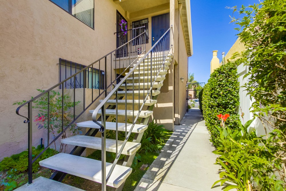 Virtual tour photo 9 of 37 for 4569 Hamilton St #4
