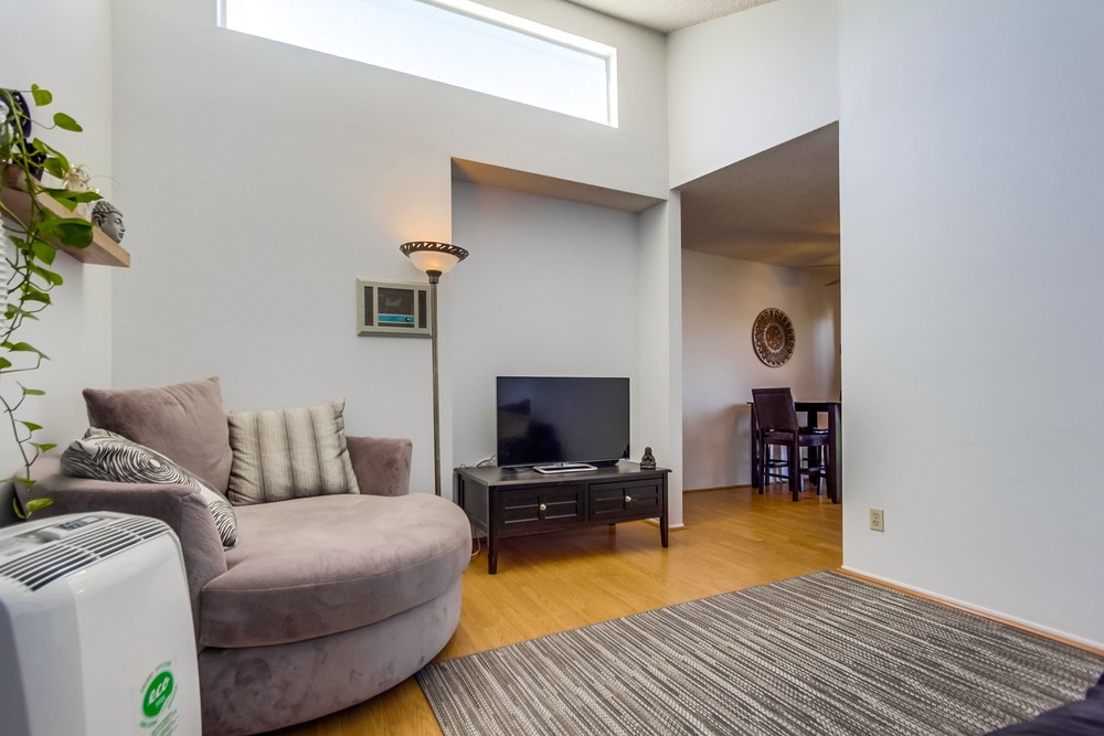 Virtual tour photo 10 of 37 for 4569 Hamilton St #4