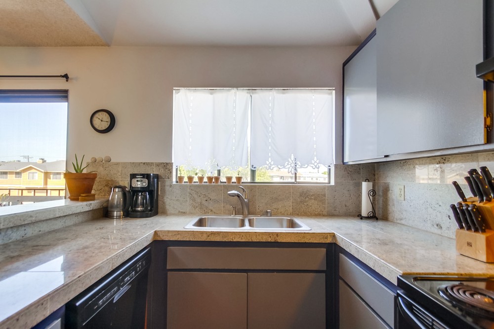 Virtual tour photo 20 of 37 for 4569 Hamilton St #4