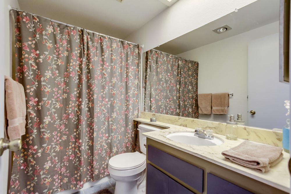 Virtual tour photo 36 of 37 for 4569 Hamilton St #4